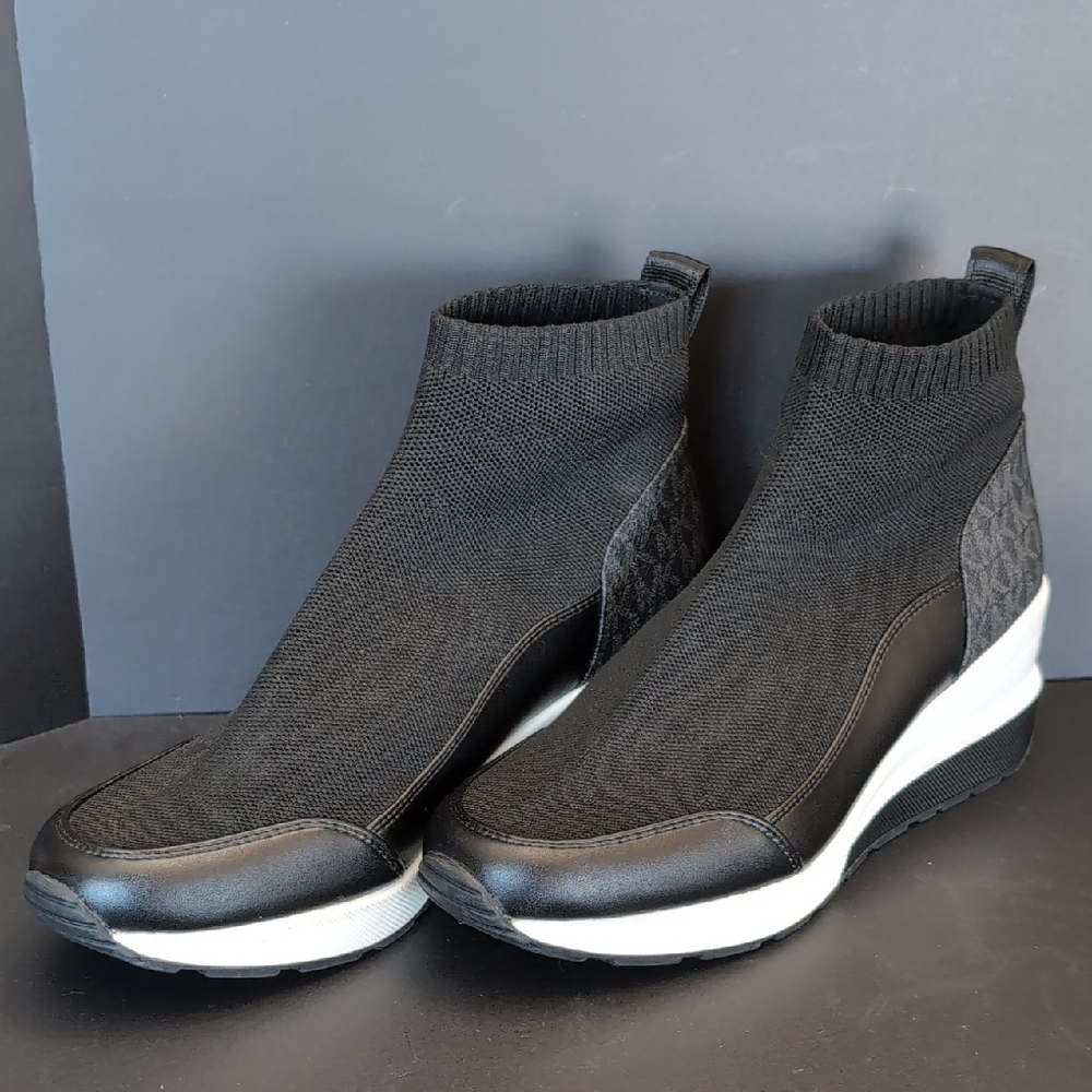 Michael Kors skyler Stretch Knit Sock Sneaker black/White,Size 9.5.